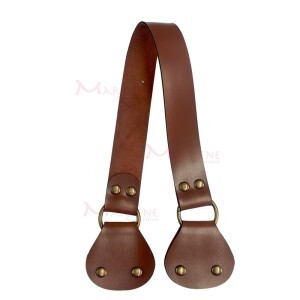 Alça em couro sintético 63cmx30mm com ponteira e fechamento com rebite